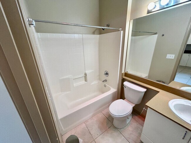 Building Photo - First Hill One Bedroom - Stellar Location! AVAILABLE NOW!