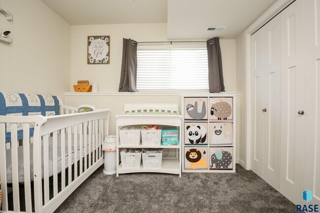 Building Photo - 1600 East 69th St N