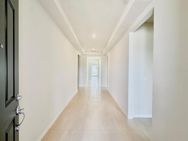 Building Photo - 6985 Oak Commons Way