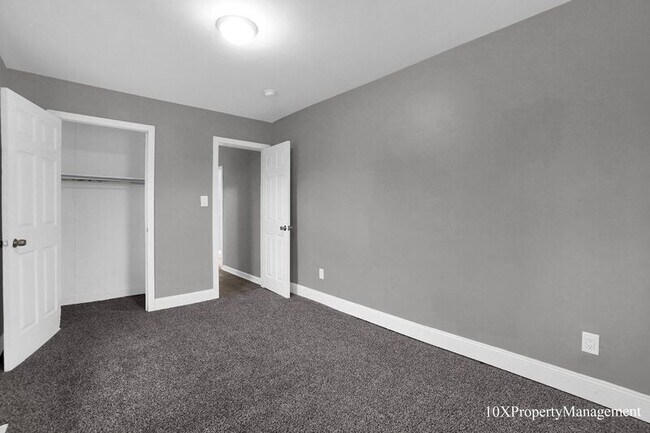 Building Photo - 280 S Warren Ave