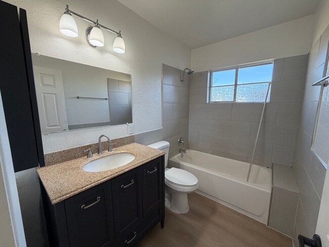 Building Photo - Spacious 4 Bed 3 Bath Single-Level Home | RV Gate | Huge Yard | Bright Open Layout