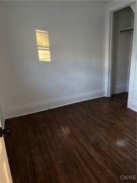 Building Photo - 131 Strong Unit 2 Ave