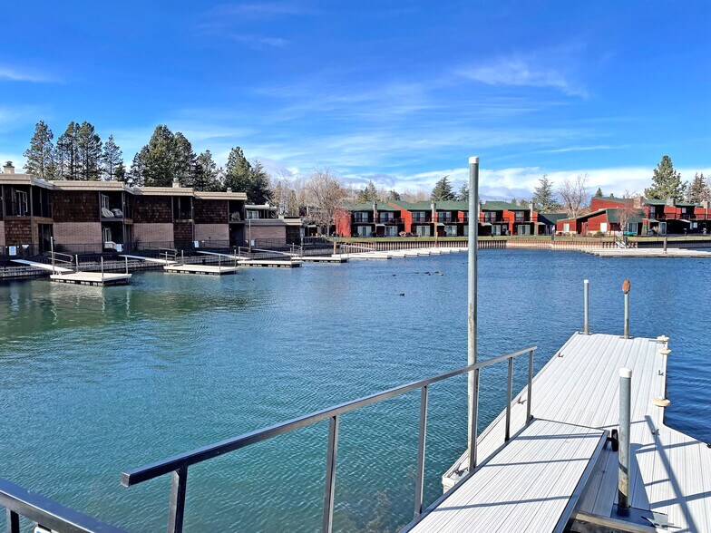 Building Photo - 439 Ala Wai Blvd