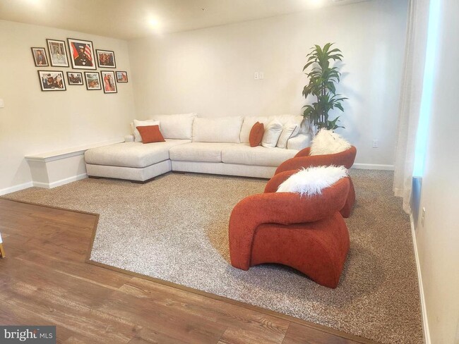 Building Photo - 8760 Mimosa Ave