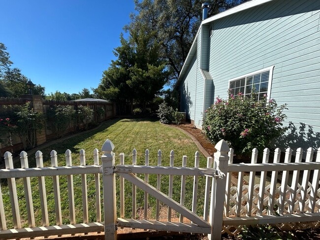 Building Photo - Introducing Your Dream Home:  A perfect blend of comfort and convenience!
