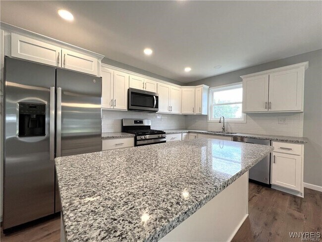 Building Photo - 1589 Center Rd