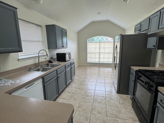 Building Photo - 21111 Woodland Green Dr