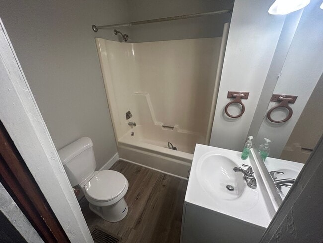Building Photo - Home for rent in Elizabethtown! Less than ...
