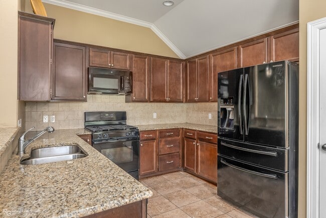 Building Photo - 1702 Avondale Ct
