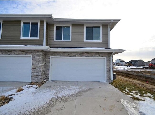 Building Photo - 660 SE Greyson Ln