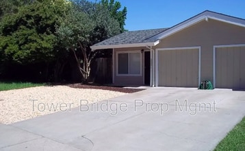 Building Photo - 2201 Zinfandel Dr