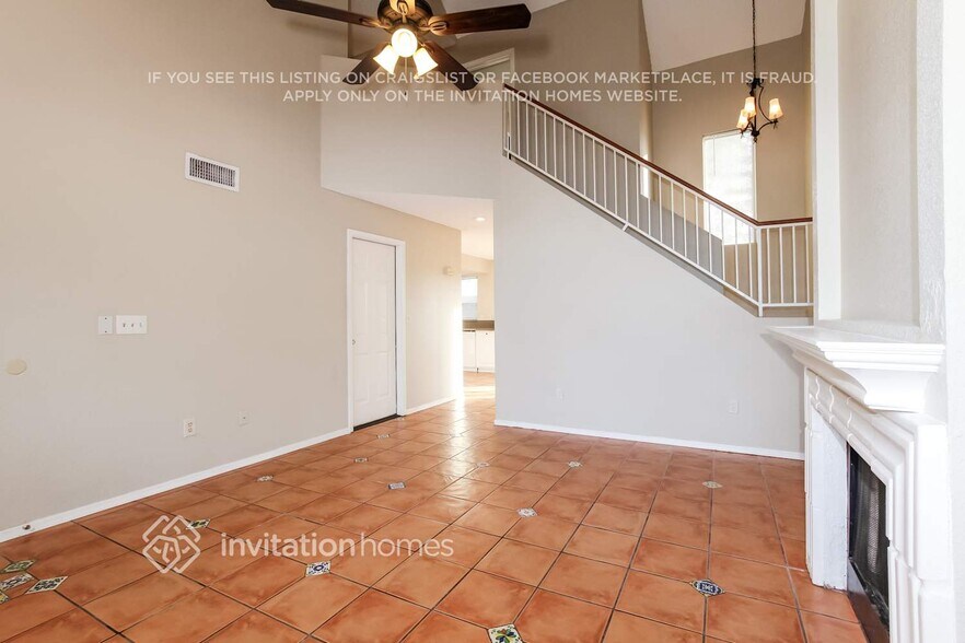 Building Photo - 429 W Renee Dr