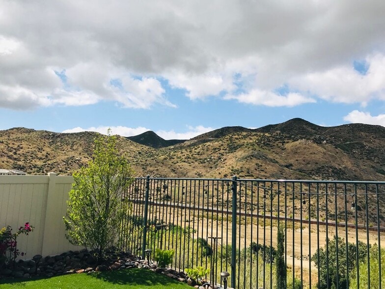 Building Photo - 24255 Lilac Ln