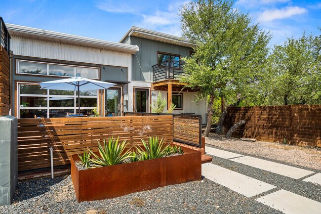 Building Photo - 9801 Mor Dr