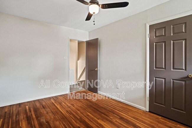 Building Photo - 6428 Earlham Dr