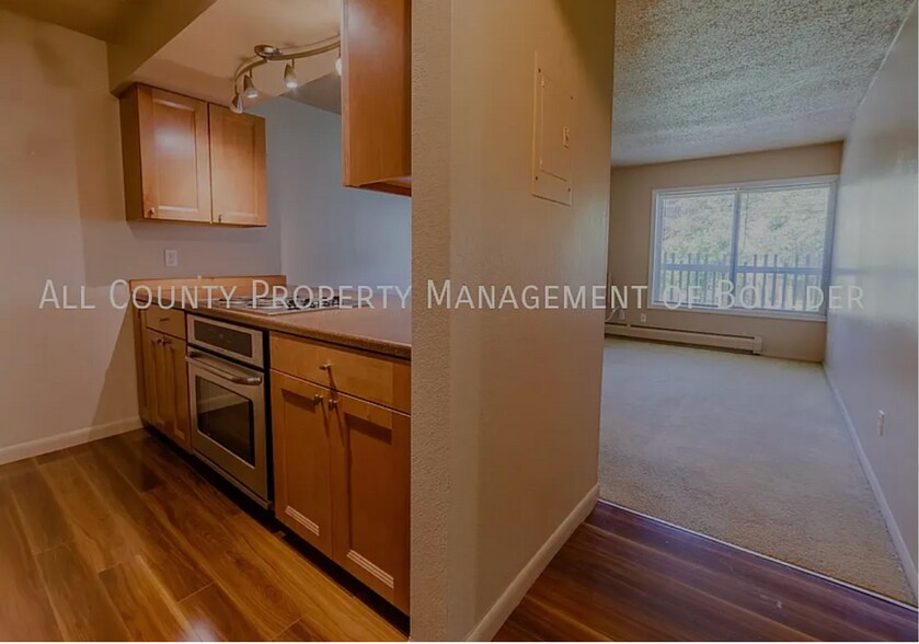 Building Photo - 2707 Valmont Rd