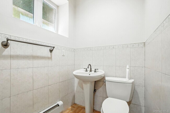 Building Photo - 77-16 Kew Forest Ln