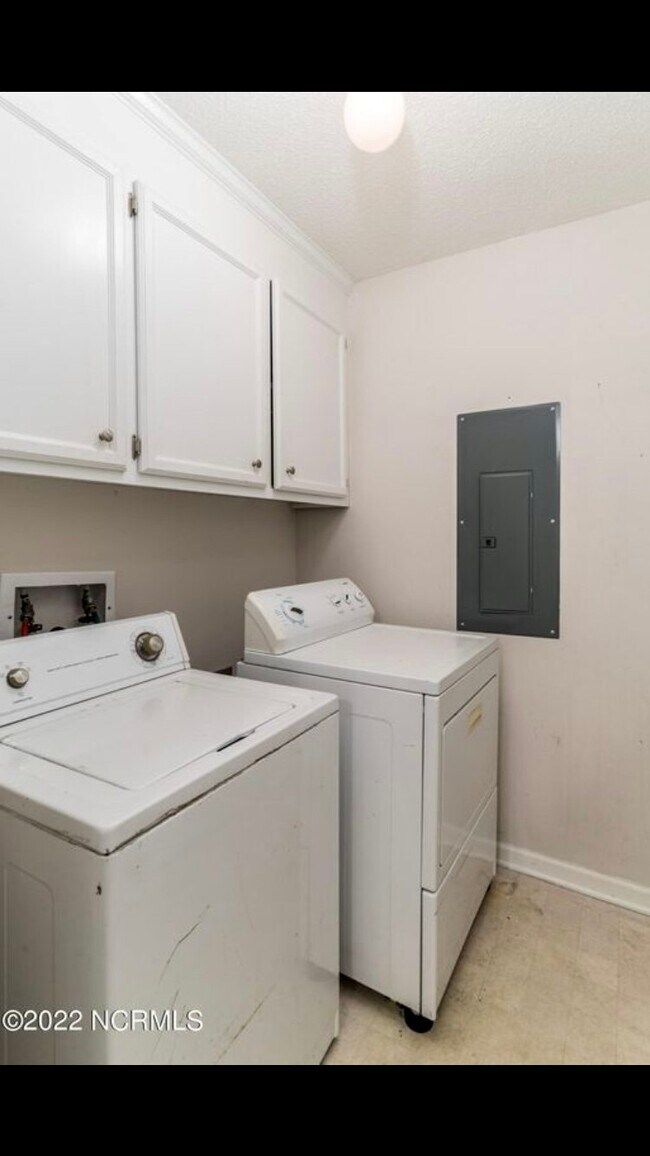 Building Photo - 3809 E Vancroft Cir