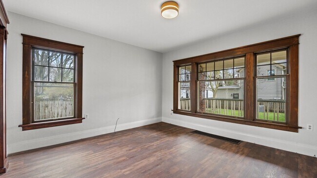 Building Photo - Single-family historic home in West Central with porch and private courtyard.
