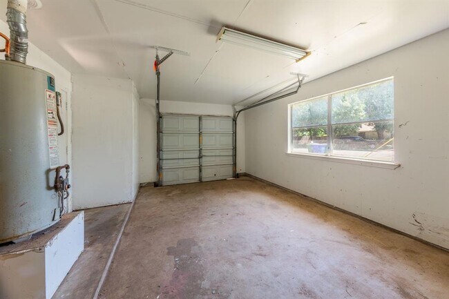 Building Photo - 2703 Cypress Ln