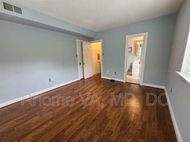 Building Photo - 1805 Key Blvd