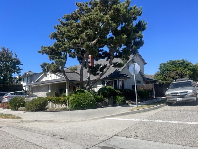 Building Photo - 6237 Hunter St