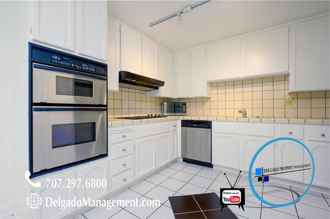 Building Photo - Benicia! Large two bedroom, two and half b...