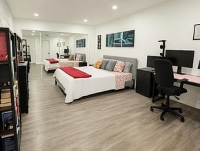 Building Photo - 1642 SW 7th St