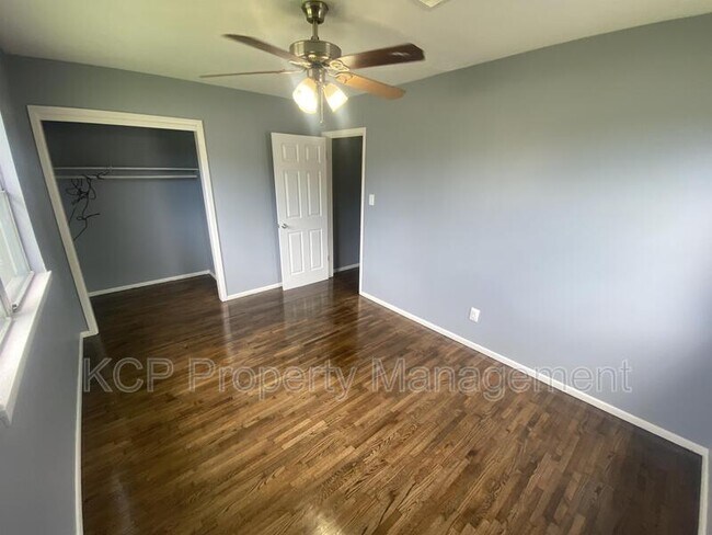 Building Photo - 2819 Phoenix Ave