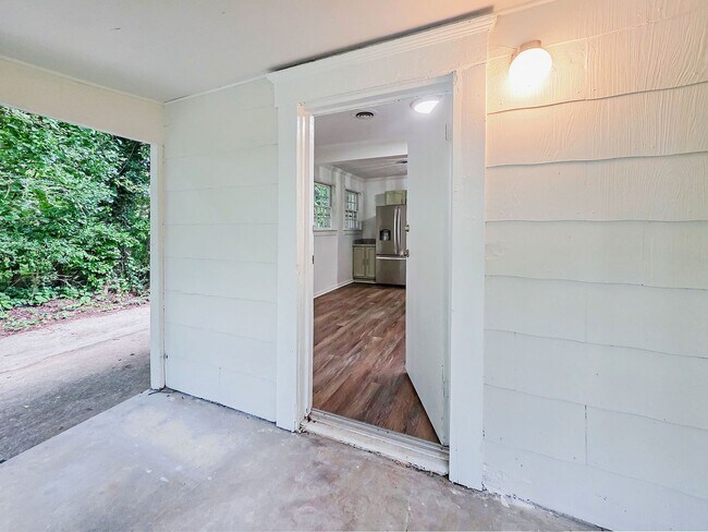 Building Photo - 1111 Lawton Pl SW