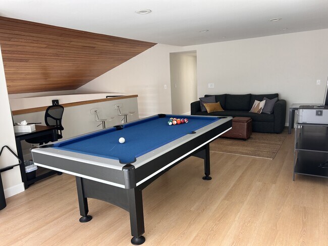 Building Photo - 3740 Ocean Dr