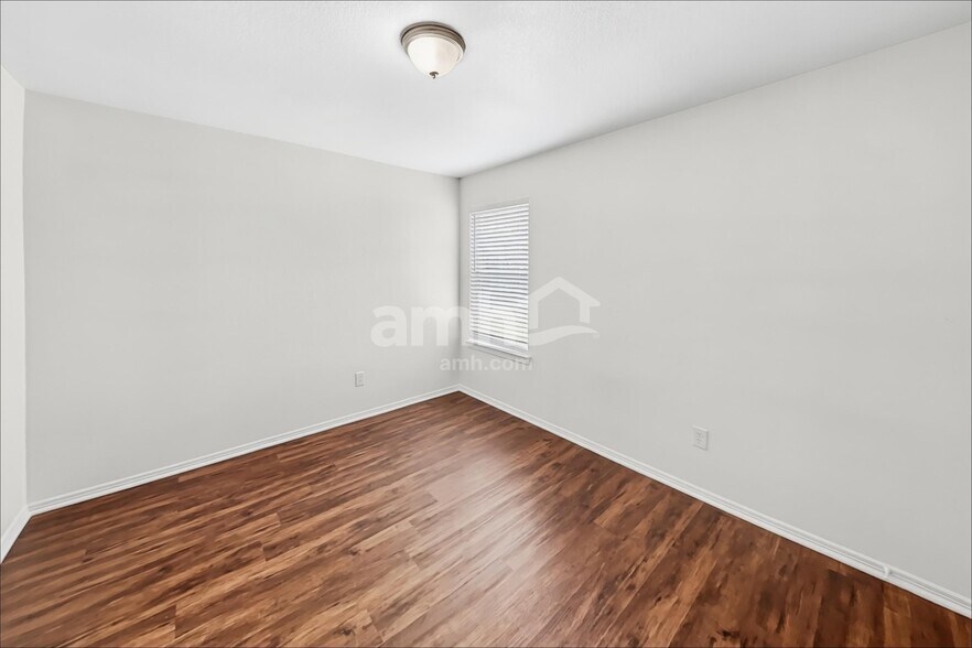 Building Photo - 2013 Briar Grove Dr