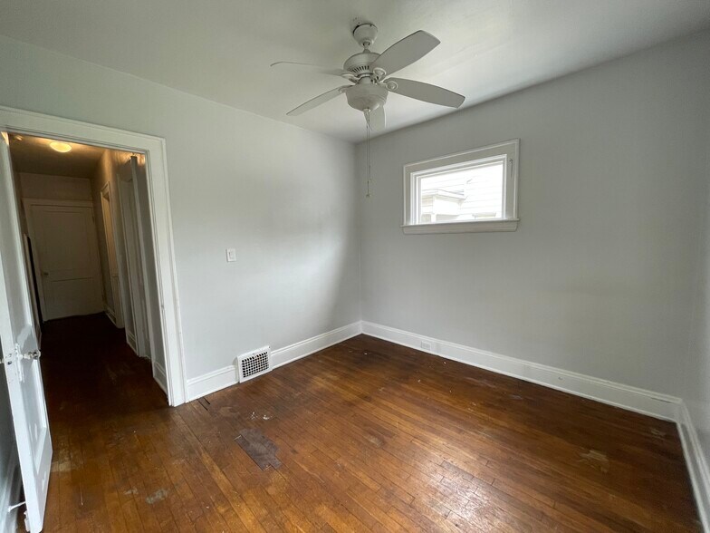 Room 1 - 2654 E 130th St