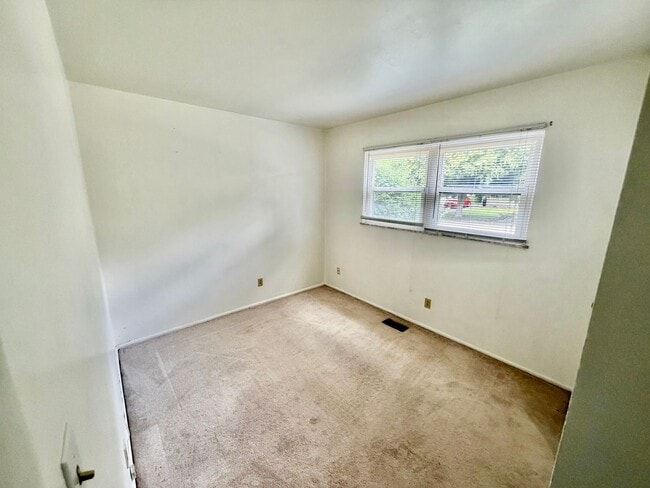 Building Photo - 1240 Dogwood Ln