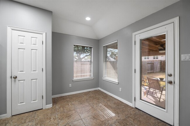 Building Photo - 20431 Fairfield Park Way