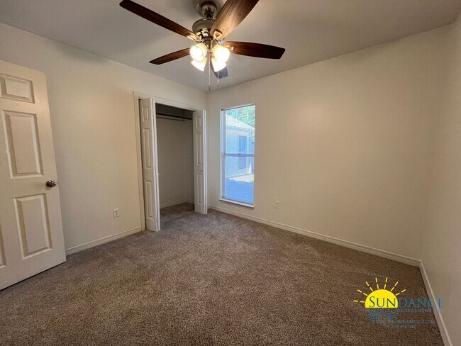 Building Photo - Gorgeous 3 Bedroom Home in Crestview!