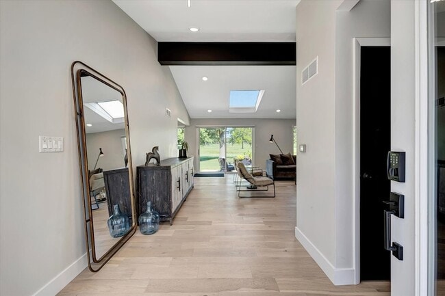 Building Photo - 102 Greencroft Dr