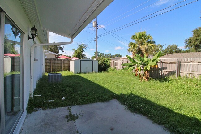 Building Photo - 3-Bed, 2-Bath Home with Spacious Fenced Yard in Pinellas Park!