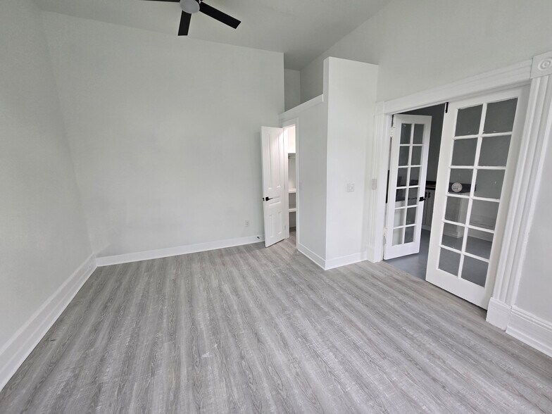 Building Photo - 359 Main St