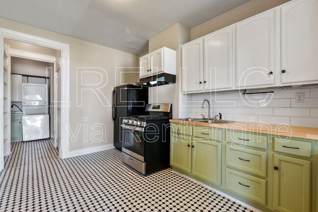 Building Photo - 1347 S Floyd St
