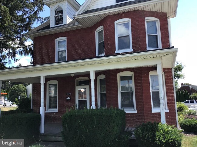 Building Photo - 1822 E Main St