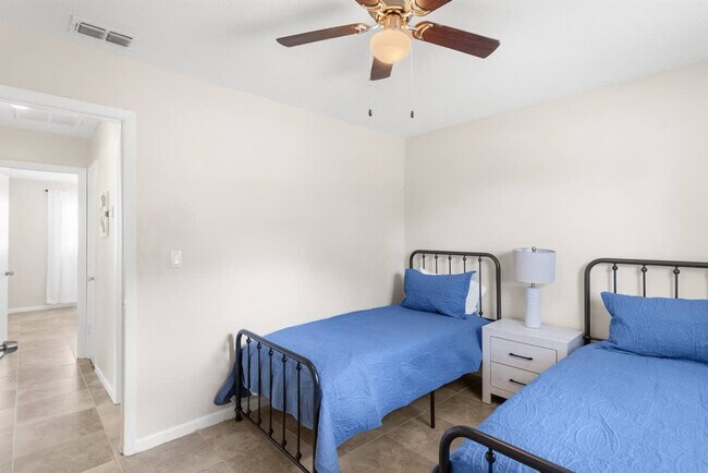 Building Photo - 13921 19th St