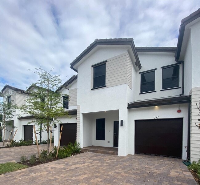 Building Photo - 247 SW 159th Dr