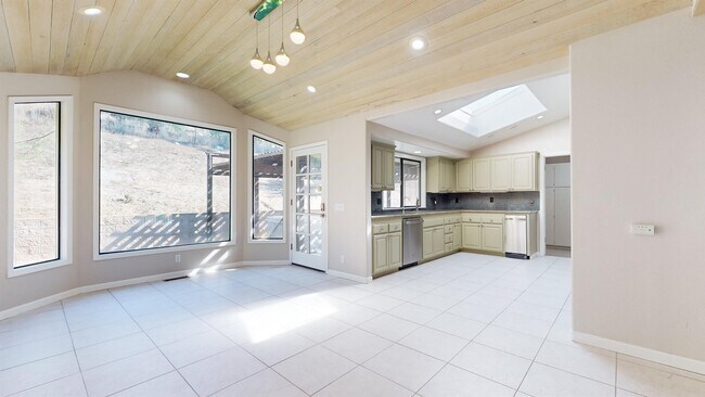 Building Photo - 9168 Eastside Rd