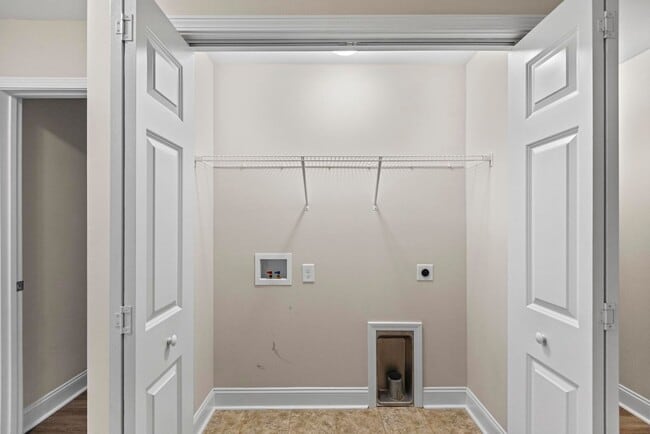 Building Photo - Large 3br Stonebay Townhome AVAILABLE NOW!