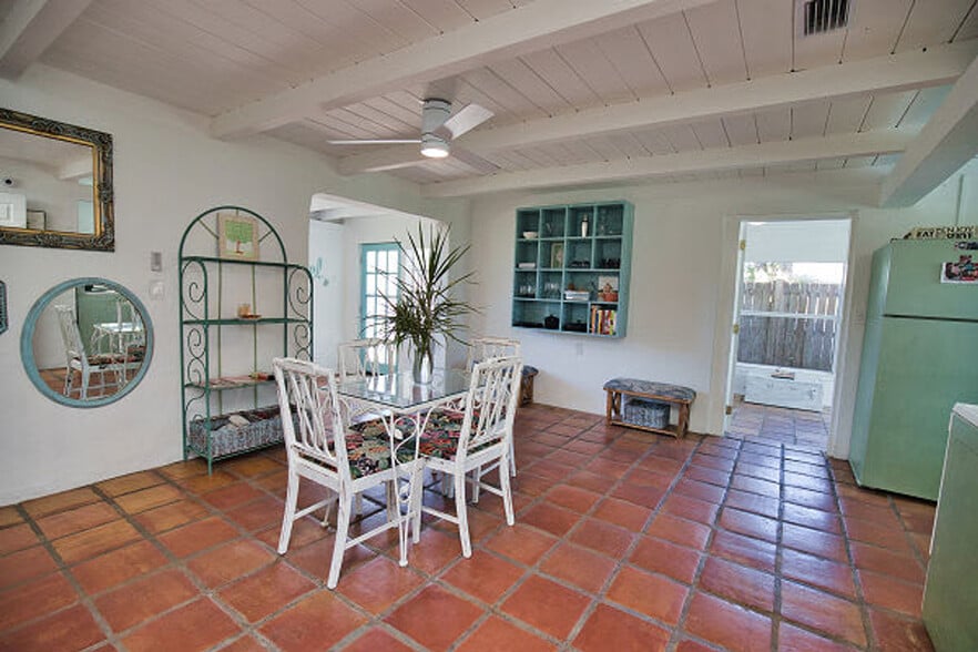 Building Photo - 650 Edwards St