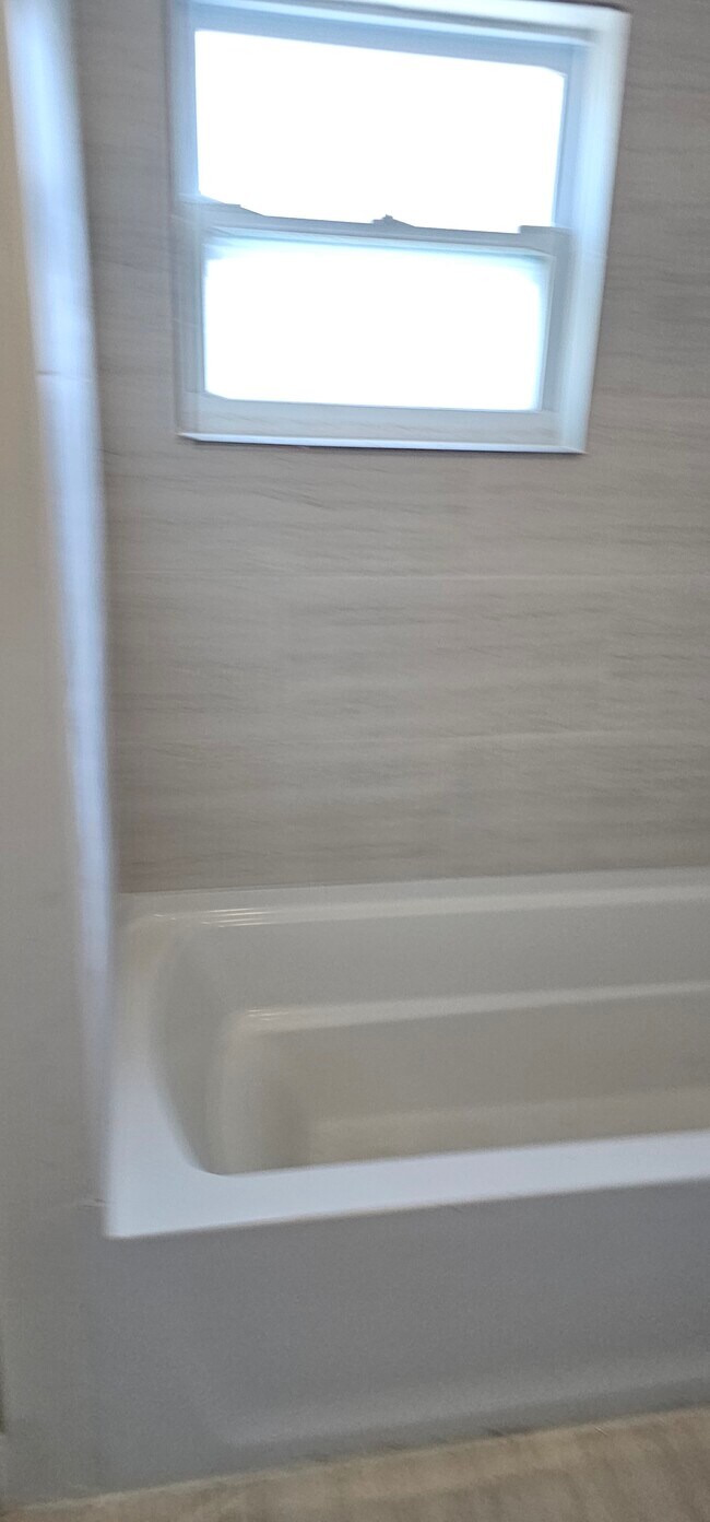 Building Photo - 319 Kenilworth Blvd