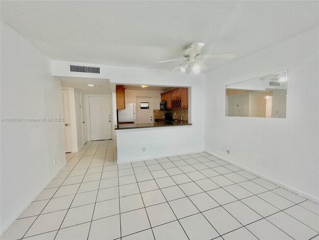 Building Photo - 2320 S Cypress Bend Dr
