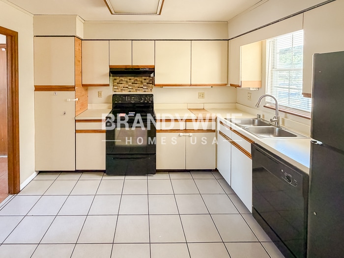 Building Photo - 4965 Reginald Rd