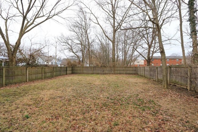 Building Photo - Sycamore Twp - Charming 2 bed 1 bath bungalow